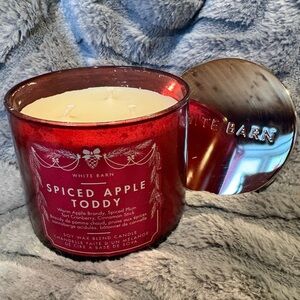 White Barn Spiced Apple Toddy Candle - Rich Red